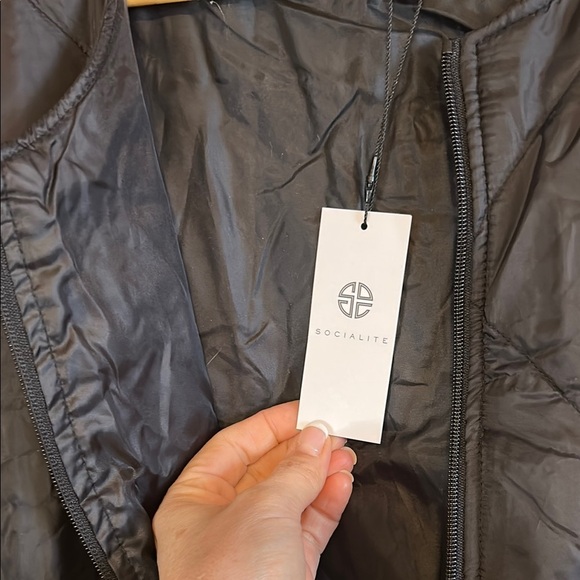 Socialite Black Quilted Vest. NWT. Size large/extra large. - Picture 4 of 8